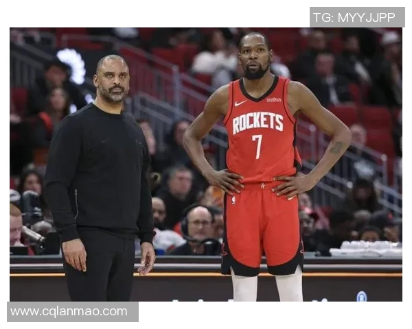 双子篮球明星携手征战赛场展现无与伦比的默契与实力